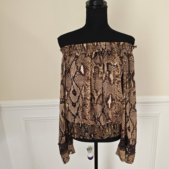 XOXO Snake Print Off Shoulder Top - Picture 5 of 11